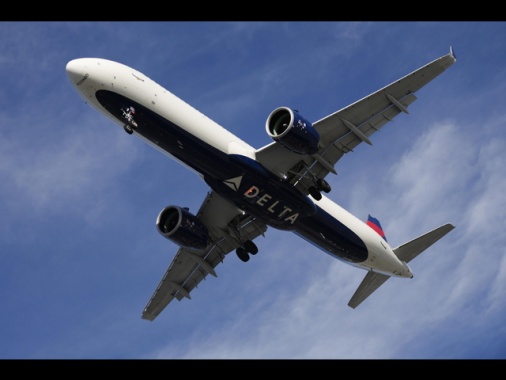 Incendio ad un motore, volo Delta evacuato a Orlando in Florida