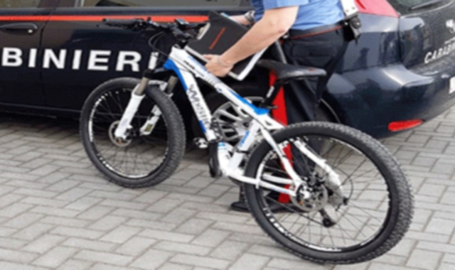 Gira in bici ubriaco: multa