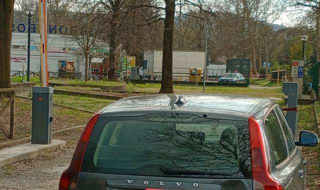 Schiranna, sosta selvaggia: disagi all'area camper