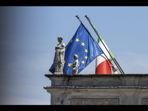 Fiducia consumatori Eurozona ad aprile ai minimi da 18 mesi