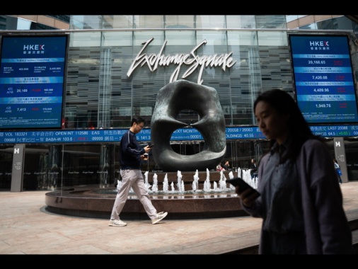 Borsa: Hong Kong negativa, scivola a -0,91%