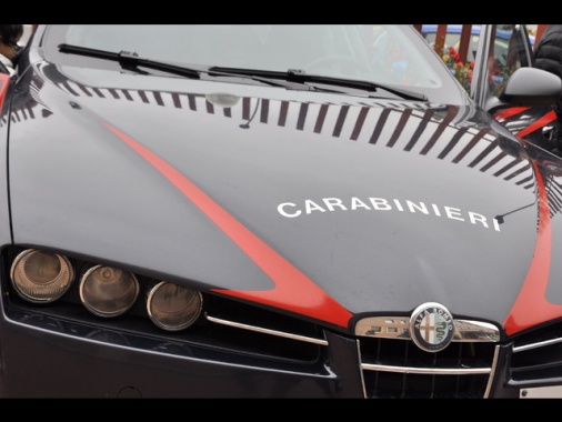 ++ Uccide a coltellate una coppia di vicini e si suicida ++