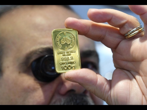 In calo il prezzo dell'oro, spot sotto i 3.300 dollari l'oncia