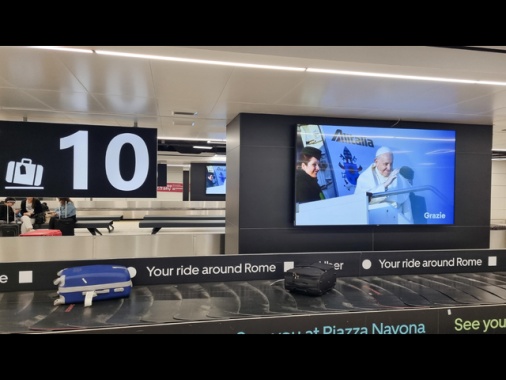 Codacons, per i funerali del papa i voli sfiorano i 500 euro