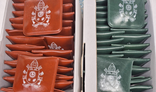 I rosari consegnati a Roma (foto Vatican News/FACEBOOK)