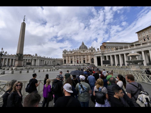 Papa: Questura, già 140mila persone a San Pietro