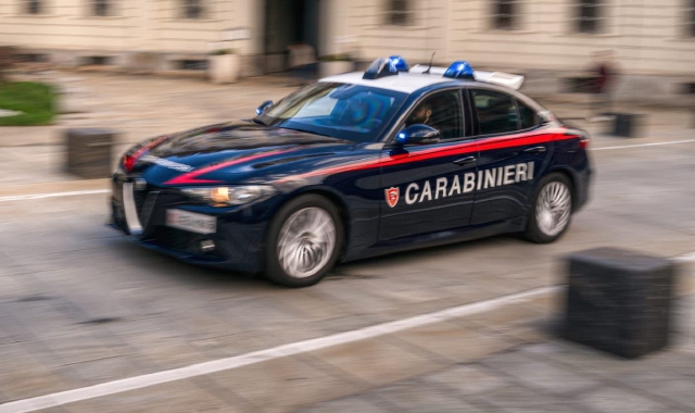 Mano incastrata nel cancello: denunciato l’aggressore