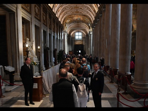 A Santa Maria Maggiore fedeli dal mondo,accolti da Makrickas