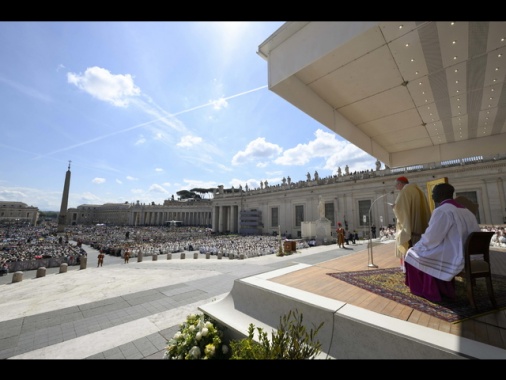 A messa Parolin in suffragio Papa 200 mila persone