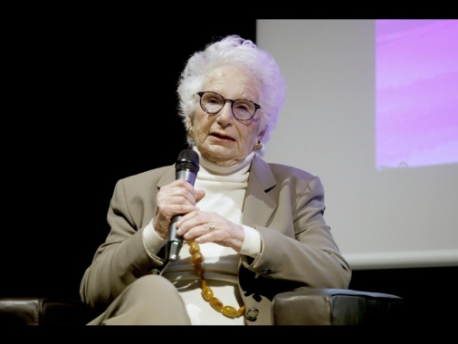 Insulti a Segre, indagini su un centinaio di account