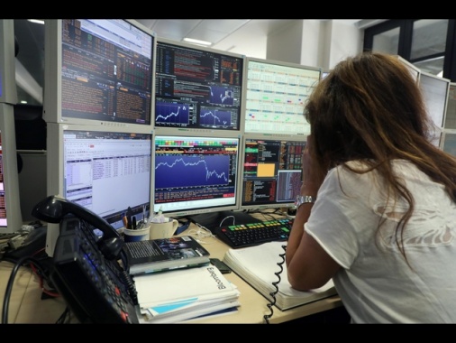 Borsa: l'Europa conclude in tenuta, Londra piatta