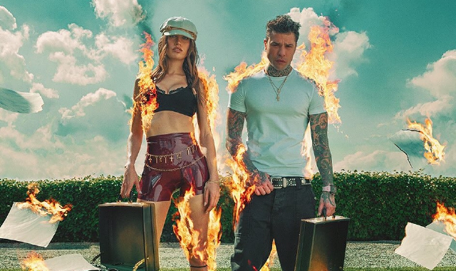 Clara e Fedez nell’immagine utilizzata per il lancio di “Scelte stupide”