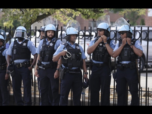 Usa: auto su campo estivo in Illinois, 4 morti e diversi feriti
