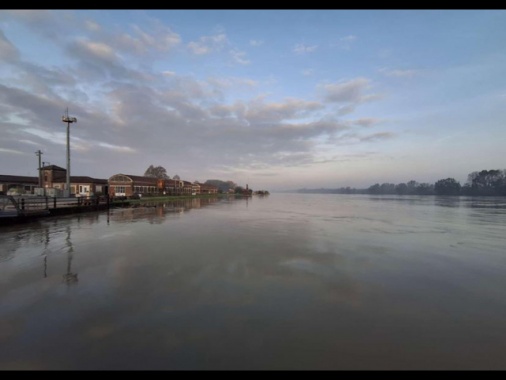 Trovato corpo in riva al Po, c'è anche l'ipotesi omicidio