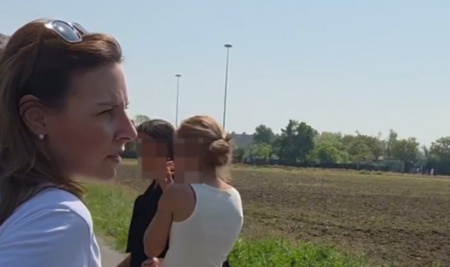 L’eurodeputata Isabella Tovaglieri fuori dal campo rom di Milano