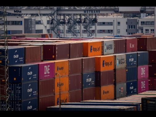 La Cina valuta l'offerta statunitense di colloqui sui dazi