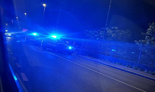 Non si volta dall’altra parte: aggredito