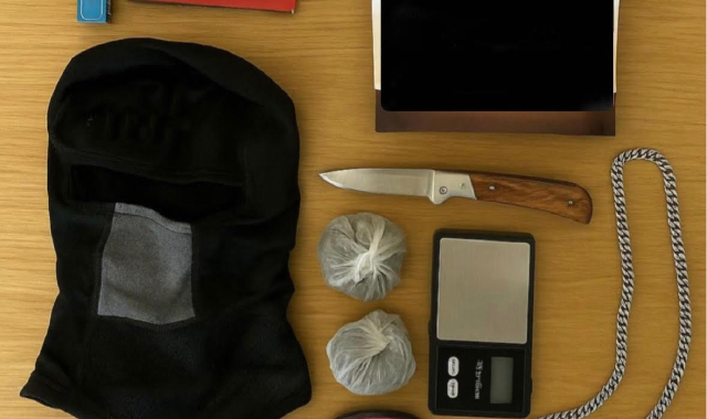 Passamontagna, droga e coltello: 16enne arrestato