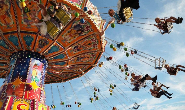 Offre droga ai ragazzini al Luna Park: preso
