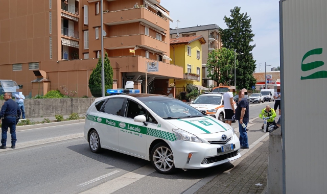 Malore in strada, soccorso da medico e infermiera di passaggio