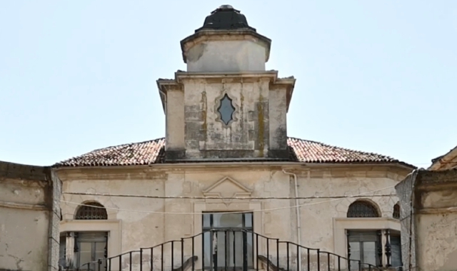L’ingresso dello storico stabilimento della Società ceramica italiana di via Buozzi a Laveno, inaugurato nel 1926 e oggi abbandonato