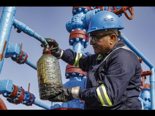 Il petrolio a -3,8% in Asia con l'aumento della produzione Opec+