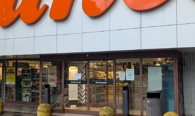 Supermercato allagato: «Lasciate la spesa e uscite»