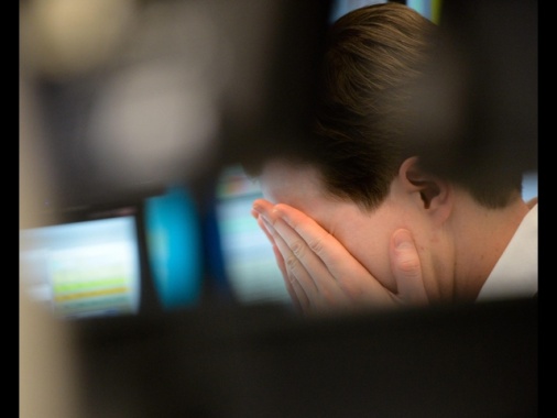 Borsa: Europa resta debole con l'economia e il flop di Merz