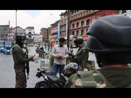 India, 'raid contro nove siti di terroristi in Pakistan'