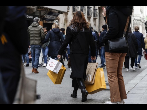 Istat, giù le vendite a marzo, -0,5% sul mese, -2,8% su anno