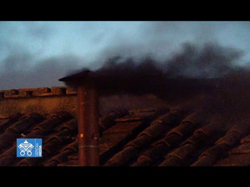 Conclave, prima fumata è nera
