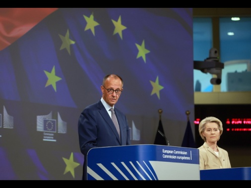 Von der Leyen, 'altri 3 miliardi per politiche migranti'