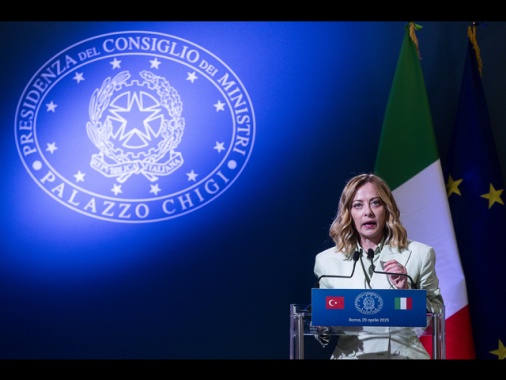 Meloni sente Merz, focus su automotive e migranti