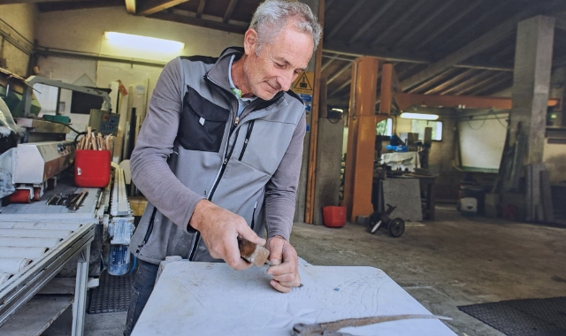 Il titolare, Marco Cassani, al lavoro