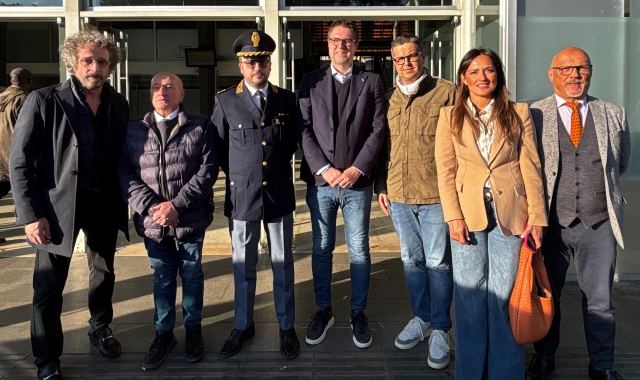 Il sottosegretario all’Interno Nicola Molteni (al centro) durante il sopralluogo a Gallarate