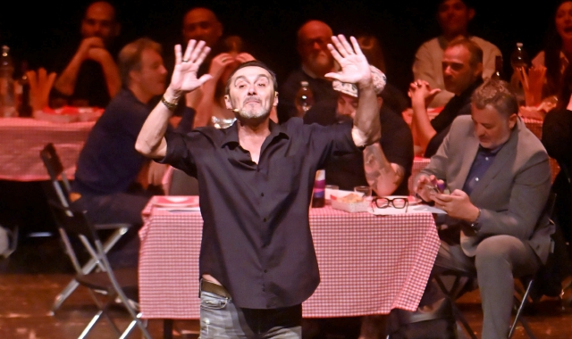 Giuseppe Giacobazzi ha fatto il tutto esaurito al teatro di Varese  (foto Blitz)