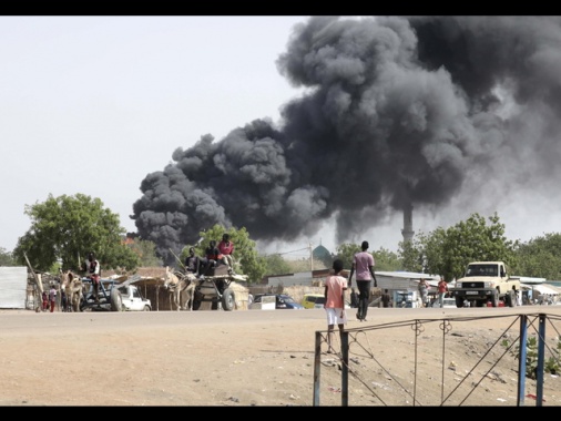 Sudan, spente le fiamme nel principale deposito di carburante