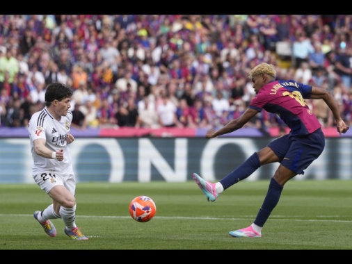 Calcio: 4-3 al Real, il Barcellona trionfa nel Clasico