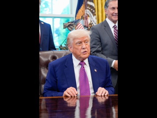 Trump, Kiev dovrebbe accettare l'incontro in Turchia