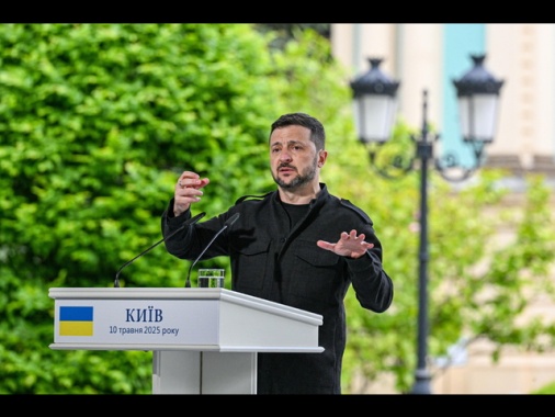 Zelensky, 'aspetto Putin in Turchia giovedì, basta scuse'