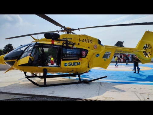 Si stacca un masso e cade nel vuoto, morto un escursionista