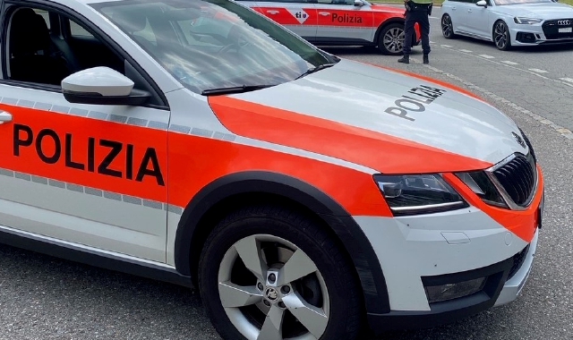 Frontale in galleria: grave motociclista italiano