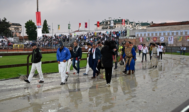 Nel 2023 un nubifragio aveva rischiato di far saltare il Palio (foto Pubblifoto)