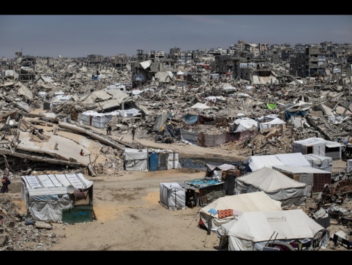 Raid israeliani a nord di Gaza, 'almeno 45 i morti a Jabalia'