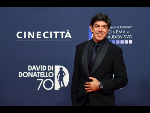 Favino firma le proteste del cinema, 'serve costruire ponti'