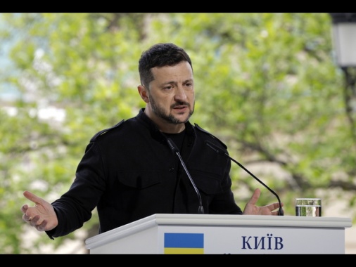 Zelensky, 'grato al Papa per sua disponibilità a mediare'