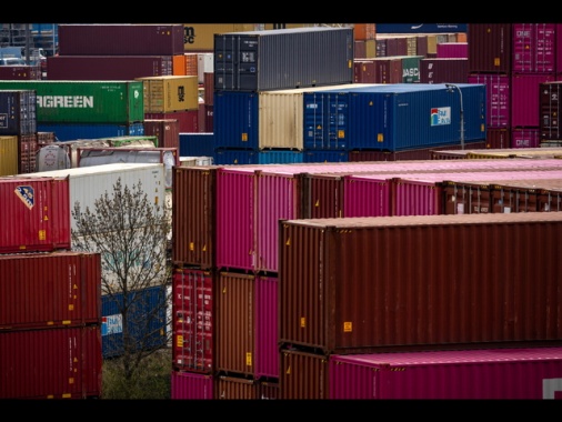 Istat, a marzo export -1% su mese, +5,8% su anno