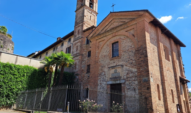 Tabernacolo rovesciato, ostie a terra: chiesa profanata a Venegono Superiore