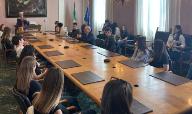 Varese, studenti a lezione dal prefetto