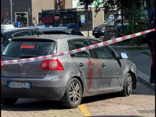 Ragazzo accoltellato a Milano, lasciato davanti ospedale
